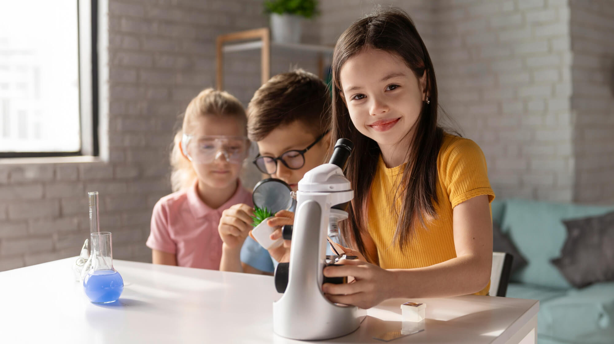 girls are doing experiment in the museum